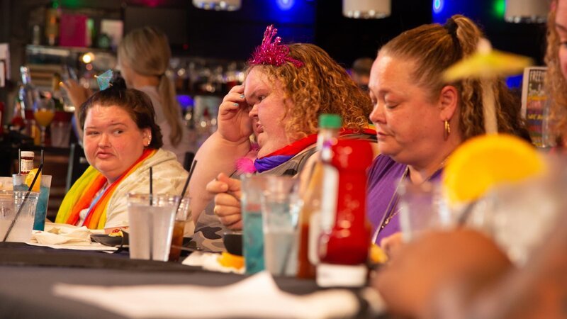 Amy, Tammy, and Misty eat and drink at Tammy’s 35th drag brunch birthday. – Bild: Discovery Communications, LLC