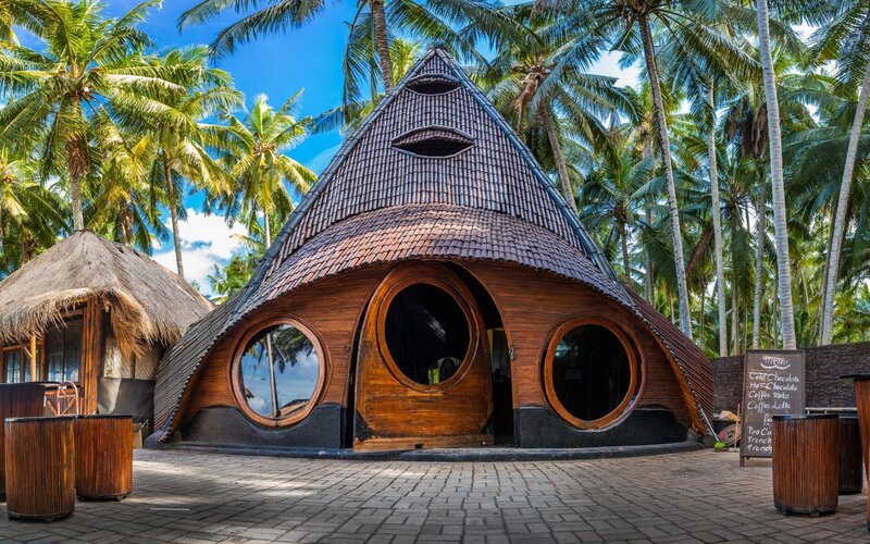 Unusual Bamboo House from natural wood tree on the tropical island Bali – Bild: Shutterstock /​ Shutterstock /​ Copyright (c) 2016 Cocos.Bounty/​Shutterstock. No use without permission.