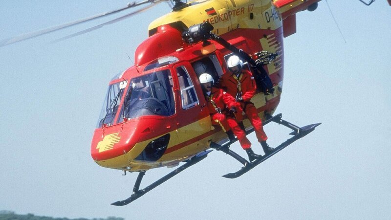 Medicopter trifft am Einsatzort ein. – Bild: RTL /​ Miguel Dieterich