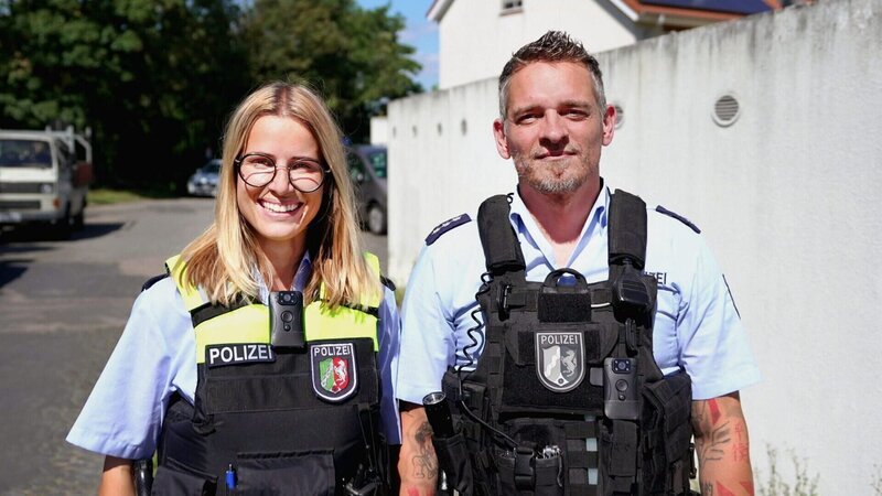 Polizeioberkommissarin Alena Koch und Polizeihauptkommissar Christoph Dillenbach +++ – Bild: RTL