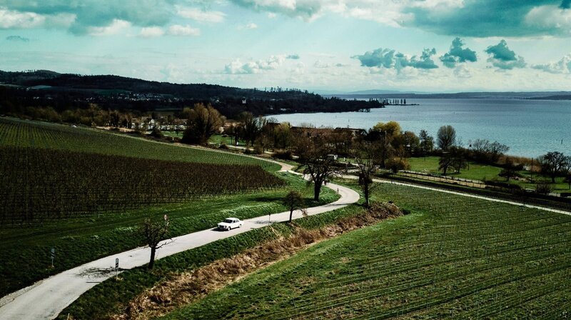 Die Bodenseeregion ist bekannt für ihre schönen Landschaften und Weinanbaugebiete. – Bild: SWR/​Justin Irsch