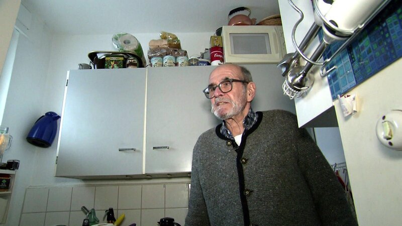 Der ehemalige Landschaftsarchitekt Hansi kann von seiner Rente kaum leben. – Bild: RTL Zwei