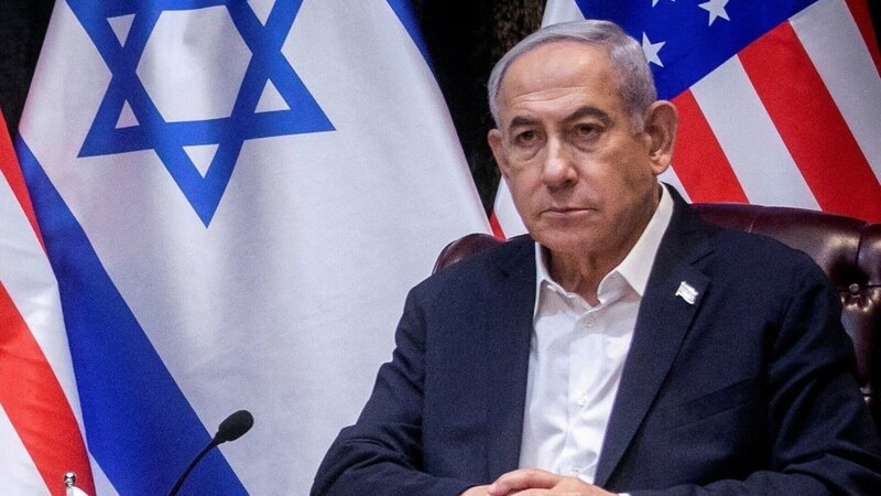 Drei Jahrzehnte gescheiterte Friedensbemühungen und die Rolle des israelischen Regierungschefs Benjamin Netanjahu. – Bild: ZDF und Miriam Alster/​Pool via REUTERS./​Miriam Alster/​Pool via REUTERS