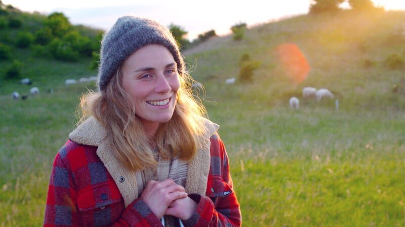 Lykke-Sheepfarm hat Patricia Sachau ihren Betrieb genannt, „lykke“ ist dänisch und bedeutet Glück und das spürt sie immer wieder bei der Arbeit mit den Tieren. – Bild: NDR