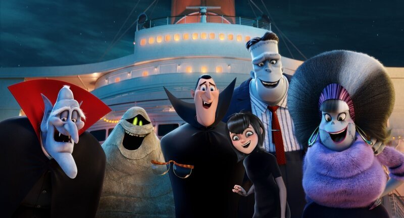 L-R:Vlad (Mel Brooks), Murray the Mummy (Keegan-Michael Key), Invisible Man (David Spade), Dracula (Adam Sandler), Mavis (Selena Gomez), Frank (Kevin James) and Eunice (Fran Drescher) in Columbia Pictures and Sony Pictures Animation’s HOTEL TRANSYLVANIA 3: SUMMER VACATION. – Bild: port.hu