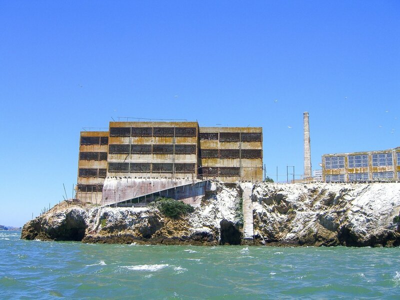 Versorgungsgebäude auf Alcatraz. – Bild: ORF/​National Geographic Channel
