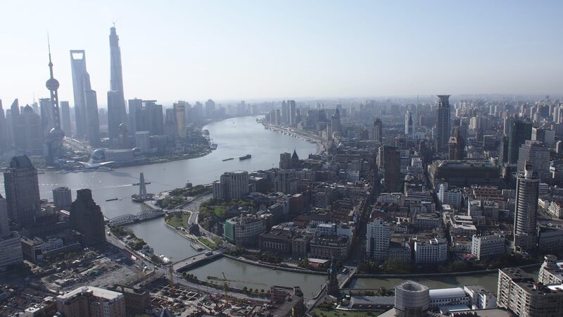 Chinas Megacities wachsen so schnell wie nirgends sonst auf der Welt – Shanghai von oben. – Bild: BR/​NDR/​Kenny Png