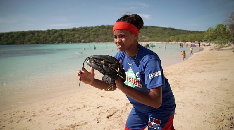 Chantel ist ein echtes Baseball-Talent. Sie träumt von einem Platz in der Nationalmannschaft. – Bild: ZDF und NDR/docstation/Marco Berger. Chantel ist ein echtes Baseball-Talent. Sie träumt von einem Platz in der Nationalmannschaft. – Bild: ZDF und NDR/docstation/Marco Berger.