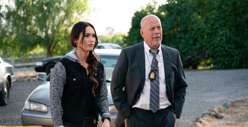 Fassungslos müssen der FBI-Agent Karl Helter (Bruce Willis) und seine Kollegin Rebecca Lombardi (Megan Fox) feststellen, dass der Serienmörder schon wieder zugeschlagen hat. – Bild: ZDF und Michael Moriatis.