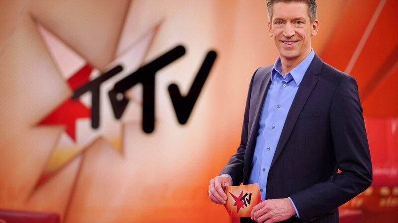 Moderator Steffen Hallaschka – Bild: TVNOW /​ Stefan Gregorowius