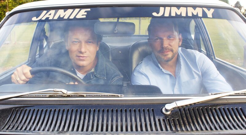 Jamie Oliver (l.) und Jimmy Doherty (r.) … – Bild: 2016 Jamie Oliver Enterprises Limited/​ David Loftus /​ David Loftus Lizenzbild frei