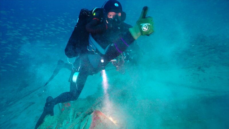 Taucher erforschen die Tiefen des Meeres – Bild: uklib /​ © THE HISTORY CHANNEL /​ A+E Networks
