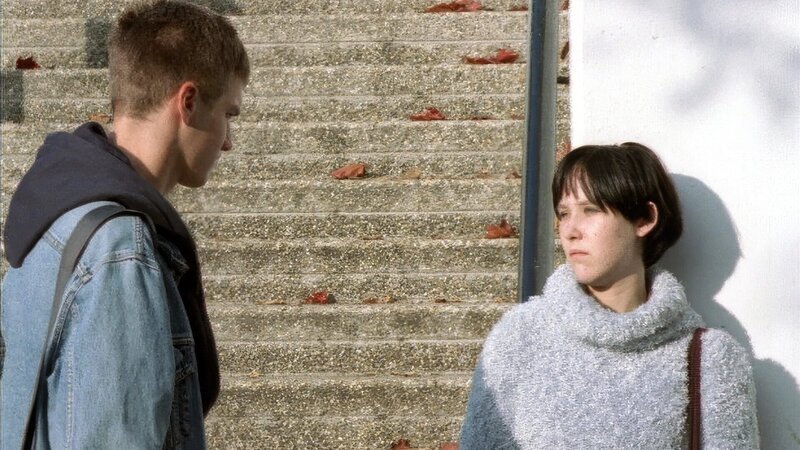 Dominik Hartel als Kai und Desiree Ourada als Patricia. – Bild: ORF/​coop99/​Nik Albert