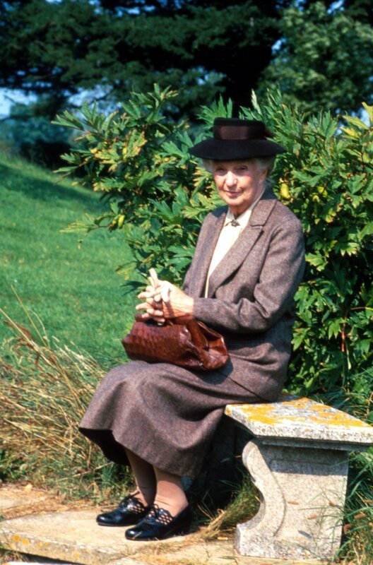 ONE MISS MARPLE, „Ein Mord wird angekündigt – Teil 1“, am Mittwoch (29.05.24) um 20:15 Uhr. Miss Marple (Joan Hickson). Kann auch für Folge 7 und Folge 8 (am 29.05.2024) verwendet werden. – Bild: WDR/​BBC 1985