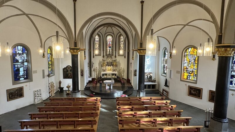 Der katholische Pfingstgottesdienst wird heute aus der Kirche Sankt Vincentius in Goch-Asperden ausgestrahlt. – Bild: Katholische Fernseharbeit Bonn/​Anja Wonner