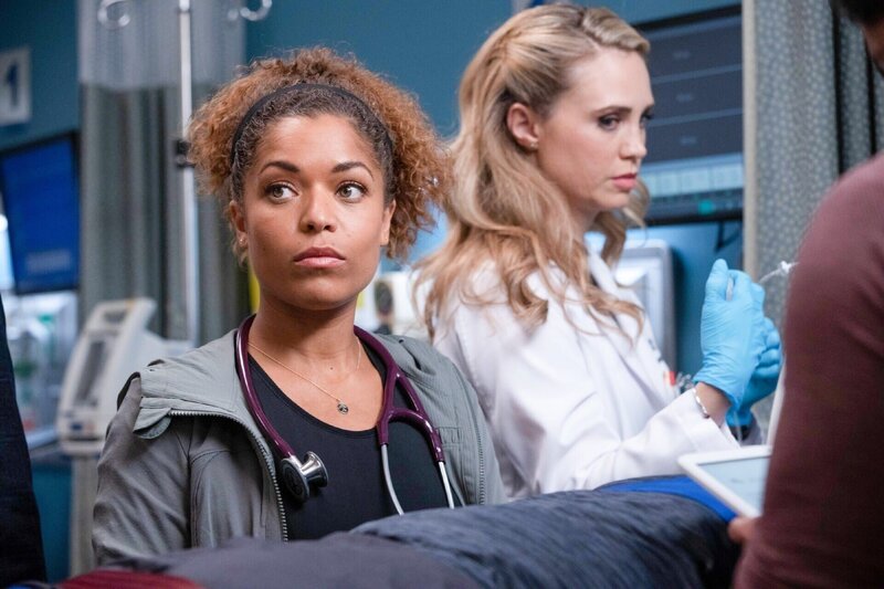 Dr. Claire Browne (Antonia Thomas, l.) und Dr. Morgan Reznick (Fiona Gubelmann) – Bild: TVNOW/​© 2019 Sony Pictures Entertainment. All Rights Reserved.