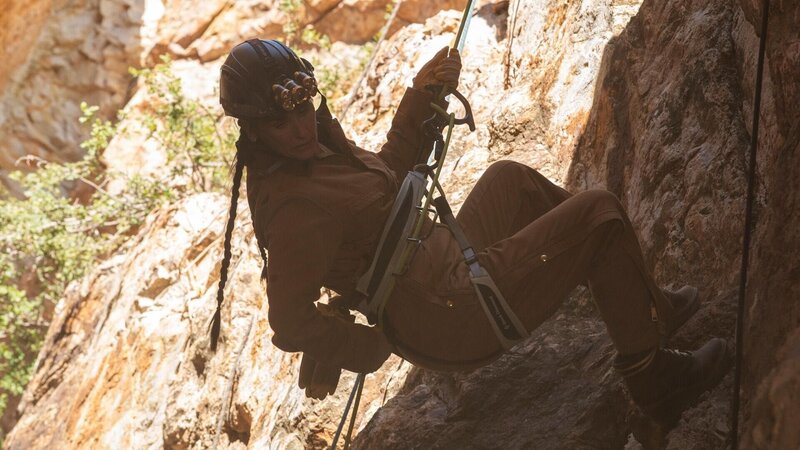 Meeting in der Höhle – Bild: 2019 INCREDIBLE EDIBLE MOVIE LLC. ALL RIGHTS RESERVED. Lizenzbild frei