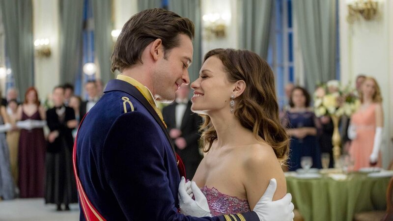 Wo die Liebe hinfällt – eigentlich sollte Kate (Bethany Joy Lenz) die perfekte Frau für Kronprinz Sebastian (Will Kemp) finden. Während der Suche ändern sich jedoch ihre Pläne. – Bild: RTL /​ © Sony Pictures Television Inc