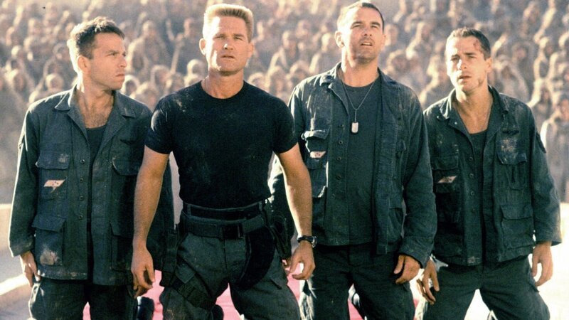 Foto, v.li.n.re.: Christopher John Fields, Kurt Russell, John Diehl und French Stewart – Bild: Nitro Foto, v.li.n.re.: Christopher John Fields, Kurt Russell, John Diehl und French Stewart – Bild: Nitro
