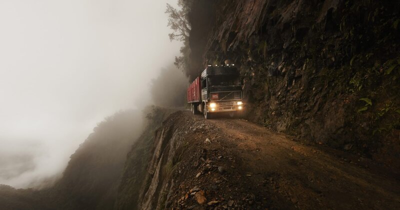 „Na lodowym szlaku _ zabójcze drogi: Andy“ („IRT Deadliest Roads: the Andes“) – Bild: port.hu