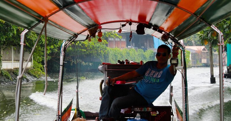 Wer dem Fluss Chao Phraya folgt, entdeckt ein weit gefächertes Netzwerk an Kanälen, das ganz Bangkok durchzieht. – Bild: ZDF und © Clermont Fu./​© Clermont Fu