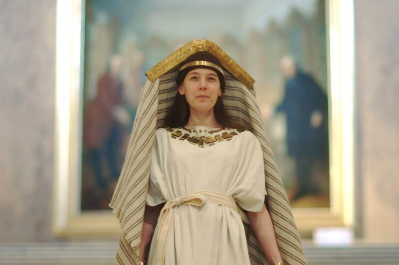 Kleidete sich so die vornehme Dame der Bronzezeit? – Bild: ServusTV /​ Bilderfest