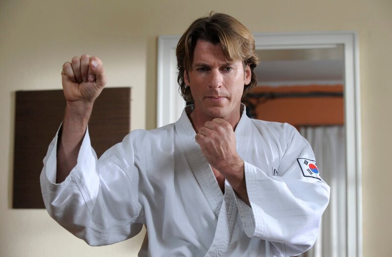 Sebastian (Herbert Ulrich) trainiert Taekwondo. – Bild: Marco Orlando Pichler /​ BR /​ BR/​Marco Orlando Pichler