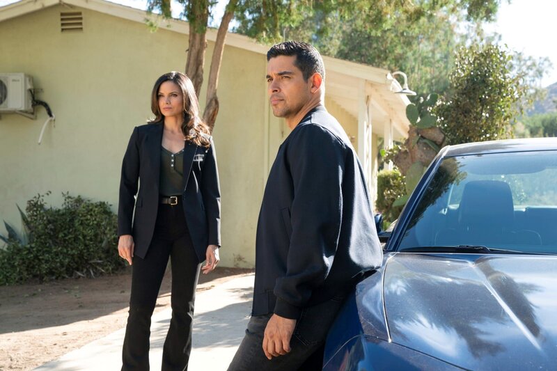 l-r: Katrina Law als NCIS Special Agent Jessica Knight, Wilmer Valderrama als Special Agent Nicholas Nick Torres – Bild: Erik Voake /​ CBS ENTERTAINMENT /​ Die Verwendung ist nur bei redaktioneller Berichterstattung im Rahmen einer Programmank¸ndigung ab 2 Monate vor der ersten Auss /​ © 2022 CBS Broadcasting, Inc. All Rights Reserved.