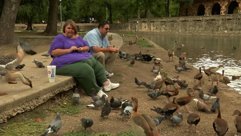 Zsalynn and her husband feeding ducks near a pond. – Bild: Discovery Communications, Inc.