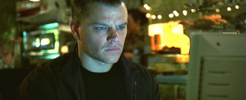 Der ehemalige CIA-Agenten Jason Bourne (Matt Damon) hat sein Gedächtnis verloren. Auf der Suche nach seiner Identität macht er erschreckene Entdeckungen und gerät ins Visier seines einstigen Arbeitgebers. – Bild: VOX/​Universal Studios