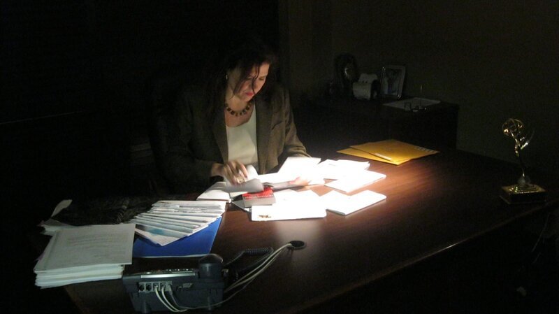 Scene: Camille Kimball seated at her desk reviewing documents. – Bild: TLC