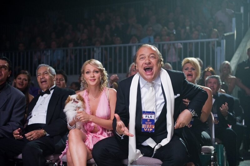 2012 - Das Ende der Welt – Bild: Dieses Bild darf ausschließlich nach Maßgabe der Allgemeinen Geschäftsbedingungen für die Presselounges der Sender der ProSiebenSat.1 Media SE (AGB) genutzt werden. Die in den AGB festgesetzten Rechteeinschränkungen sind unbedingt  …