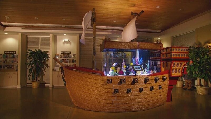 Perdido Key’s Florida Tourist Office has commissioned the aquarium professionals to build a fish tank. – Bild: Warner Bros. Discovery