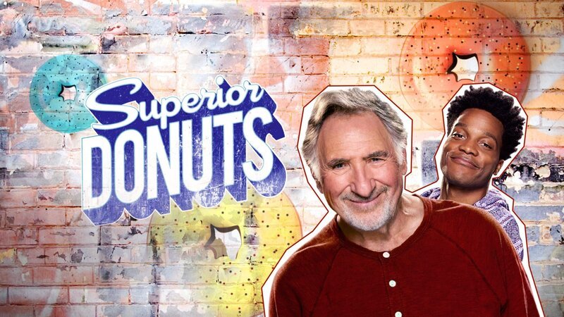 (2. Staffel) – Superior Donuts – Artwork – Bild: 2016 CBS Broadcasting, Inc. All Rights Reserved. Lizenzbild frei