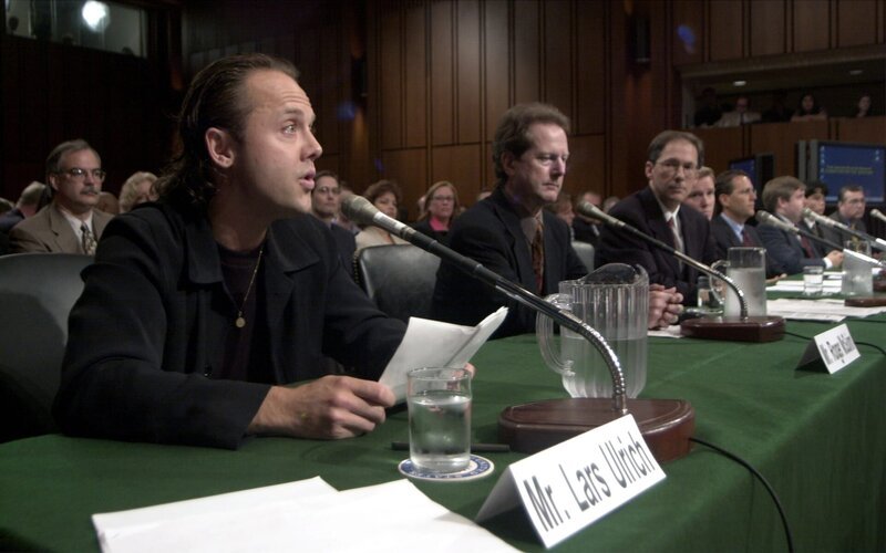 372649 01: Lars Ulrich, of the rock band Metallica, left, Roger McGuinn, founding member of 60s rock group The Byrds, center, and Napster Chief Executive Officer Hank Barry sit before the Senate Judi cary Committee July11, 2000, in Washington, DC where they shared their thoughts on musical copyright and the Internet. The Judiciary Committee is studying the future of digital music. (Photo by Stephen J. Boitano/​Newsmakers) – Bild: Copyright © The National Geographic Channel.