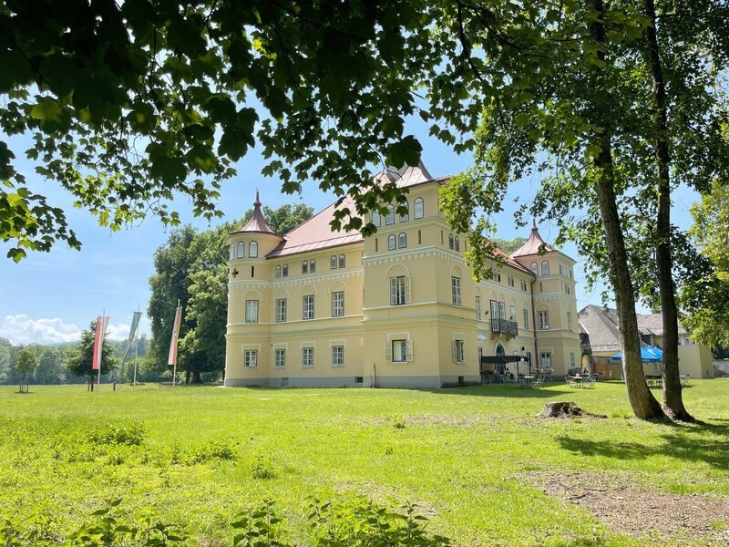 Schloss Mageregg bei Klagenfurt: neu gestaltet von einem friulanischen Architekten. – Bild: ORF/​GS FILM
