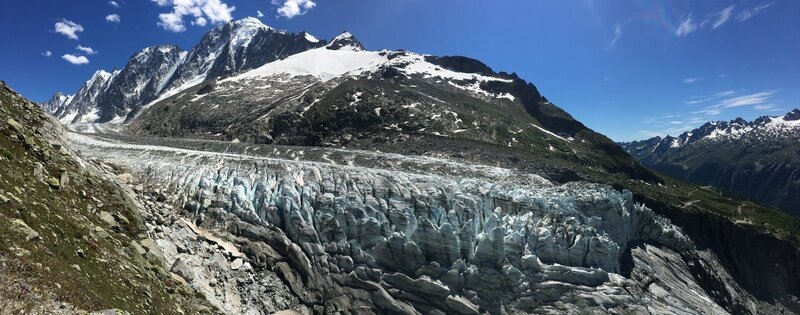 Der Argentière Gletscher in Frankreich ist einer der am besten untersuchten Eisströme der Welt. Seine Dynamik hat sich in den letzten Jahrzehnten extrem verändert. – Bild: ZDF und Oliver Roetz./​Oliver Roetz