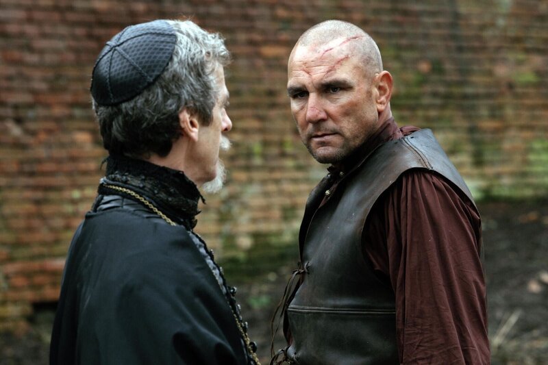 Kardinal Richelieu (Peter Capaldi, l.); Labarge (Vinnie Jones, r.) – Bild: BBC 2013 /​ Dusan Martincek Lizenzbild frei