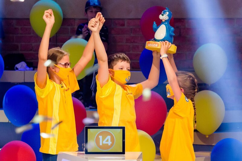 Die Freude ist groß – die Kandidaten aus Imst/​Österreich gewinnen den Piet-Flosse-Pokal. – Bild: ZDF und Nadine Rupp /​ Ruppografie./​Nadine Rupp /​ Ruppografie