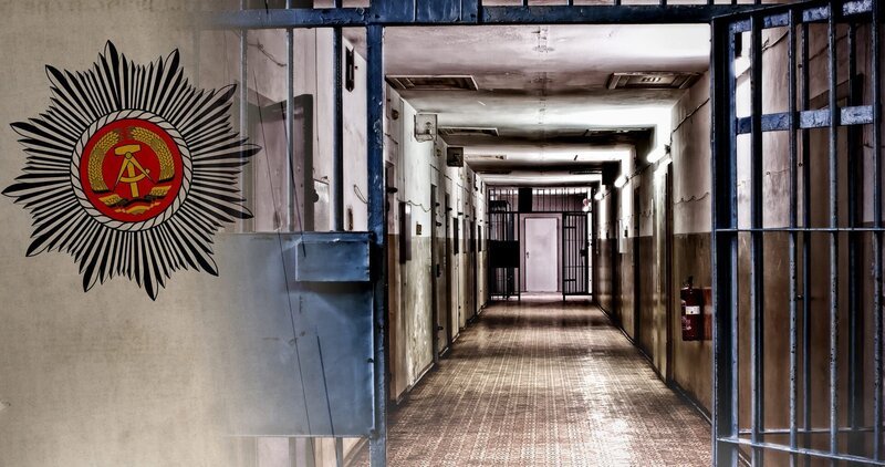 Vier Strafgefangenen gelingt es 1981 mit brutaler Gewalt aus dem Gefängnis in Frankfurt (Oder) auszubrechen. Ein Polizist wird dabei getötet. – Bild: ZDF und AdobeStock_33497775 (Gefängnis)
