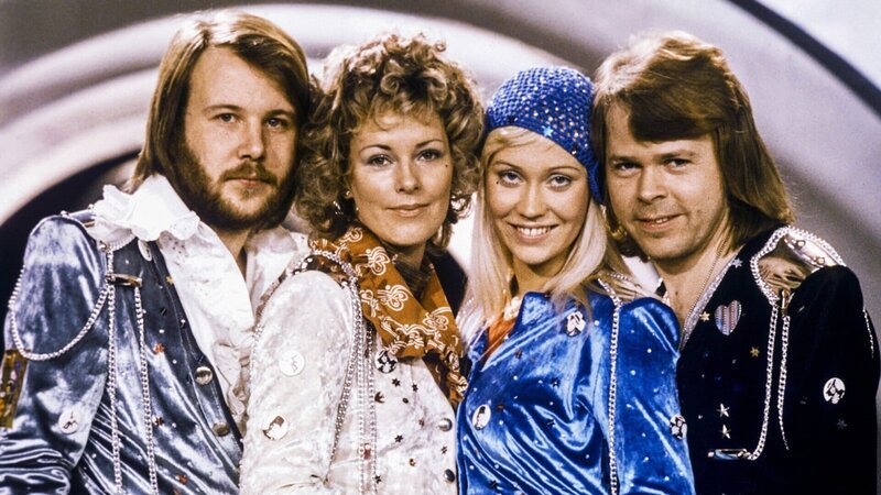 SRF DOK ABBA – Die ganze Geschichte Benny, Frida, Agnetha und Björn beim Eurovision Song Contest 1974 Copyright: SRF/​Alamy – Bild: SRF/​Alamy