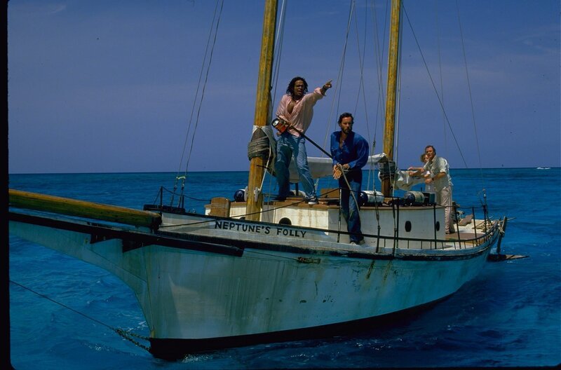 An Bord der „Neptune’s Folly“ gehen Jake (Mario Van Peebles), Michael (Lance Guest), Ellen (Lorraine Gary) und Hoagie (Michael Caine) auf Haifischjagd. – Bild: Universal Pictures
