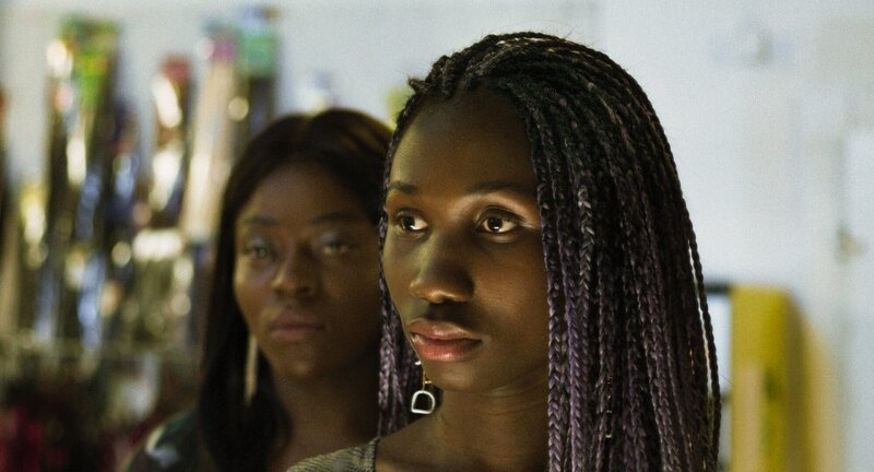 L-R: Joy (Anwulika Alphonsus), Precious (Mariam Sanusi) – Bild: ORF/​Freibeuter Film