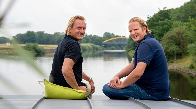 WESTDEUTSCHER RUNDFUNK KÖLN Lecker an Bord – neue Folgen ab 24. August 2020 montags um 20:15 Uhr im WDR Fernsehen. Die beiden Köche Björn Freitag (r) und Frank Buchholz (l). © WDR/​Melanie Grande, honorarfrei – Verwendung gemäß der AGB im engen inhaltlichen, redaktionellen Zusammenhang mit genannter WDR-Sendung und bei Nennung „Bild: WDR/​Melanie Grande“ (S1). WDR Kommunikation/​Redaktion Bild, Köln, Tel: 0221/​220 -7132 oder -7133, Fax: -777132, bildredaktion@wdr.de – Bild: WDR/​Melanie Grande /​ WDR Kommunikation/​Redaktion Bild