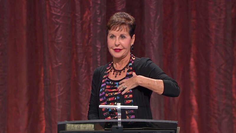 Joyce Meyer bei der Predigt – Bild: Bibel TV