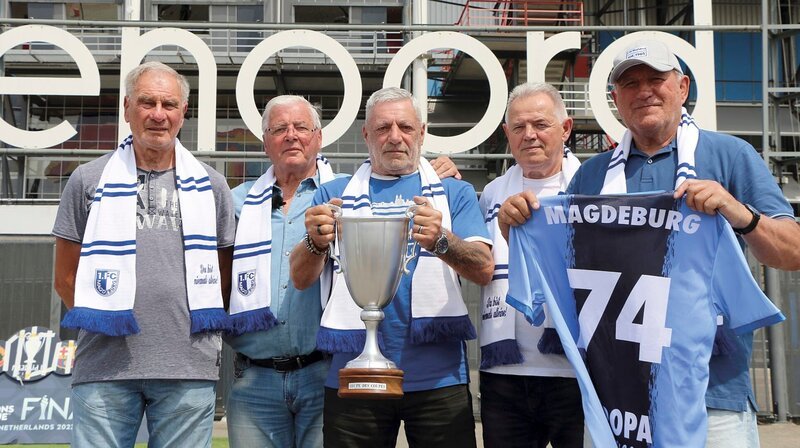 De Kuip: Europapokalsieger 1974: 1. FC Magdeburg: Siegmund Mewes + Wolfgang Seguin + Axel Tyll + Hans-Jürgen Herrmann + Ulrich Schulze – Bild: MDR/​Eik Galley
