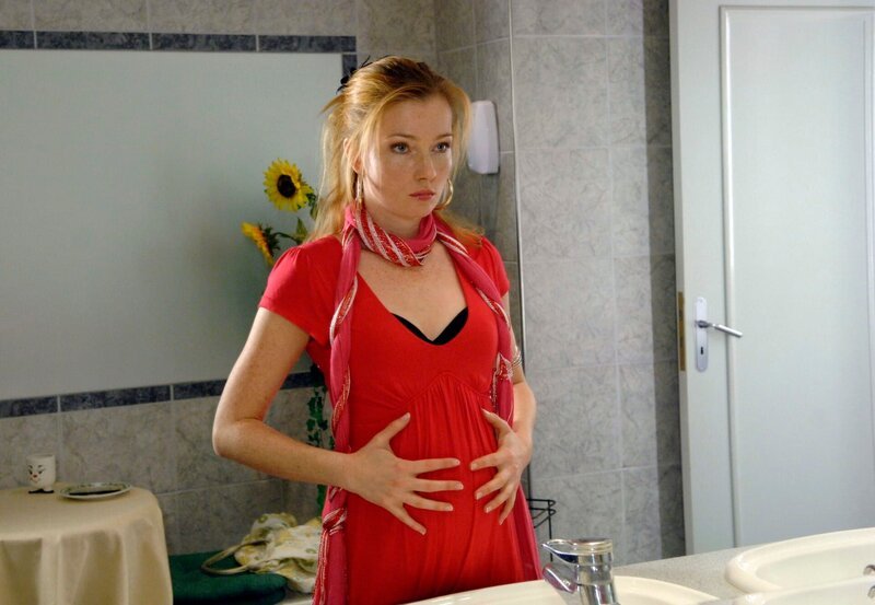 15 Uhr im Ersten. Karola (Katja Studt) ist unglücklich über ihre ungewollte Schwangerschaft. – Bild: hr-Fernsehen