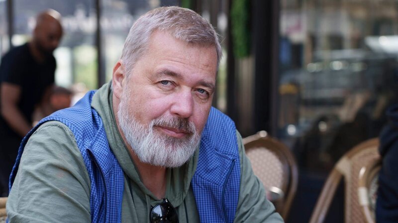 Dmitry Muratow, Herausgeber und Chefredakteur der russischen Zeitung Nowaja Gaseta, erhielt 2021 den Friedensnobelpreis für seinen Kampf um Meinungsfreiheit. – Bild: BR/​SWR/​Yuri Burek