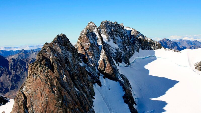 17 Gipfel der neuseeländischen Alpen sind höher als 3.000 Meter. – Bild: PHOENIX/​ZDF/​Kay Siering