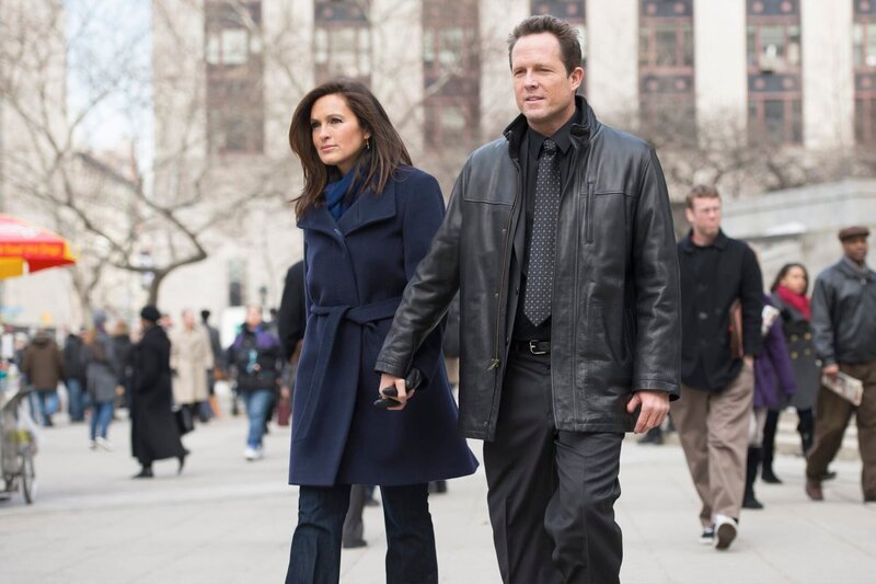LAW & ORDER: SPECIAL VICTIMS UNIT -- „Undercover Blue“ Episode 1417 -- Pictured: (l-r) Mariska Hargitay as Detetive Olivia Benson, Dean Winters as Brian Cassidy -- (Photo by: Michael Parmelee/​NBC) – Bild: 2013 NBCUniversal Media, LLC (C)13TH STREET Photocredit Mandatory, Editorial Use Only, NO archive, NO Resale/​NBC/​NBC